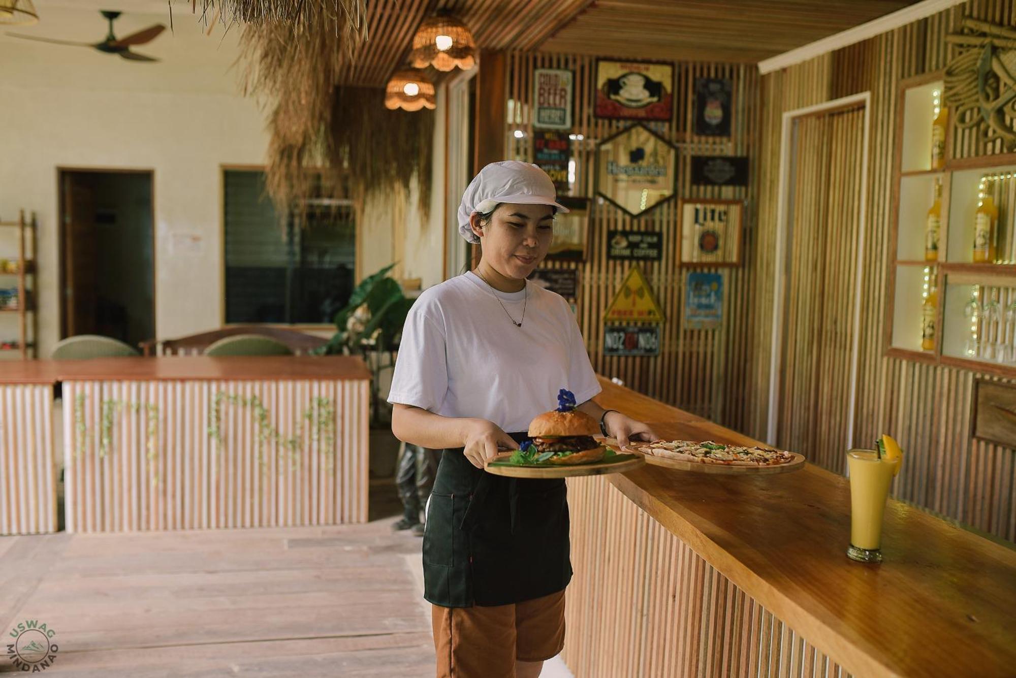 Patrick'S On The Beach Resort General Luna  Kültér fotó